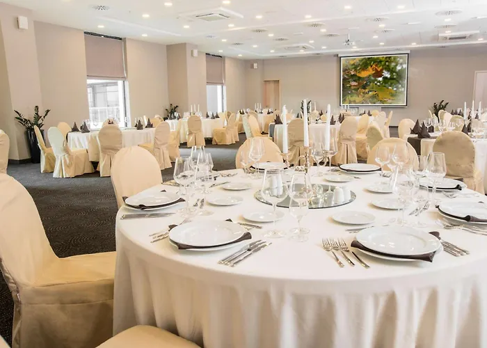 Hotel Premier Airport 4*