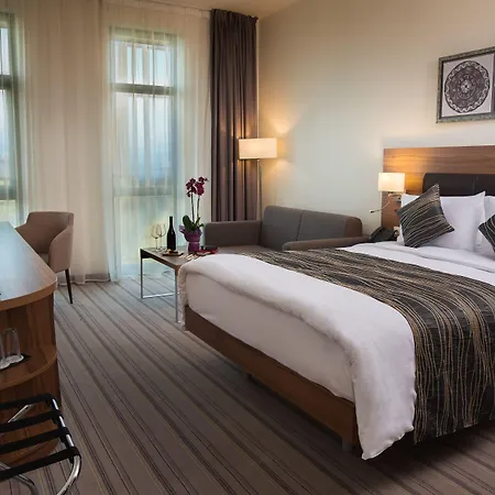 Premier Airport 4*